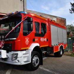 Nowy samochód ratowniczo-gaśniczy dla OSP w Laskach