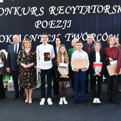 Uczestnicy Konkursu Recytatorskiego Poezji Lokalnych Twórców