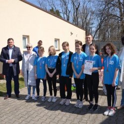 SP nr 1 w Kępnie-rocznik 2009-2010. Wicemistrzynie Powiatu w Drużynowych biegach Przełajowych.