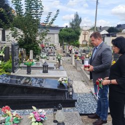 Włodarze powiatu złożyli kwiaty na grobie ś.p. Józefa Majeka