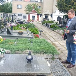 Włodarze powiatu złożyli kwiaty na grobie ś.p.Henryka Mullera
