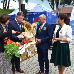 Wójt Gminy Perzów Danuta Froń, Starosta Kępiński Robert Kieruzal i Starostowie Dożynkowi