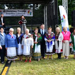 Zespół Harmonia i członkowie Zarządu Powiatu Kępińskiego