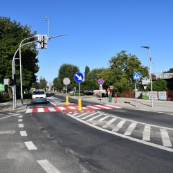 przejście dla pieszych na skrzyżowaniu Alei Marcinkowskiego i Broniewskiego