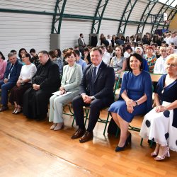 Nauczycielki ZSP nr 1 w Kępnie, Naczelnik Wydziału Edukacji i Sportu Andrzej Jóźwik, Przewodnicząca Komisji Edukacji i Promocji Regina Marczak, Ksiądz Kanonik Krystian Szenowski, Dyrektor ZSP nr 1 w Kępnie Bogumiła Drobina, Starosta Kępiński Robert Kieruzal, Wicestarosta Kępiński Alicja Śniegocka, Członek Zarządu Powiatu Krystyna Możdżanowska