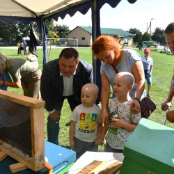 Starosta Kępiński Robert Kieruzal i uczestnicy pikniku