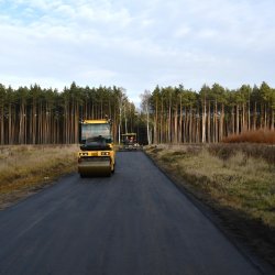 Droga powiatowa na odcinku od drogi krajowej nr 11 w kierunku Mikorzyna w trakcie prac remontowych