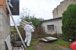 Trwa akcja usuwania azbestu w ramach przedsięwzi