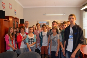 Uczniowie z Gimnazjum im. Jana Pawła II w Mikorzy