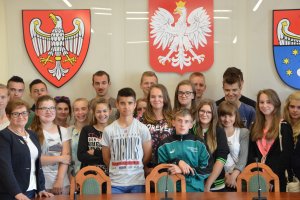 Uczniowie z Gimnazjum im. Jana Pawła II w Mikorzy